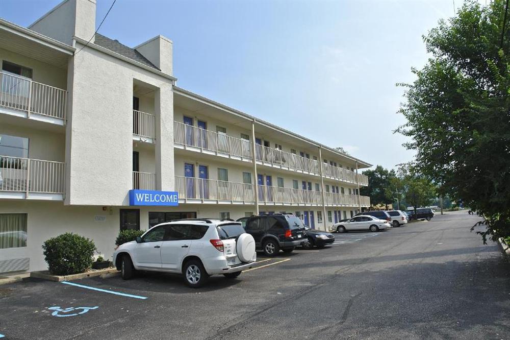 Days Inn By Wyndham Charleston Wv שירותים תמונה