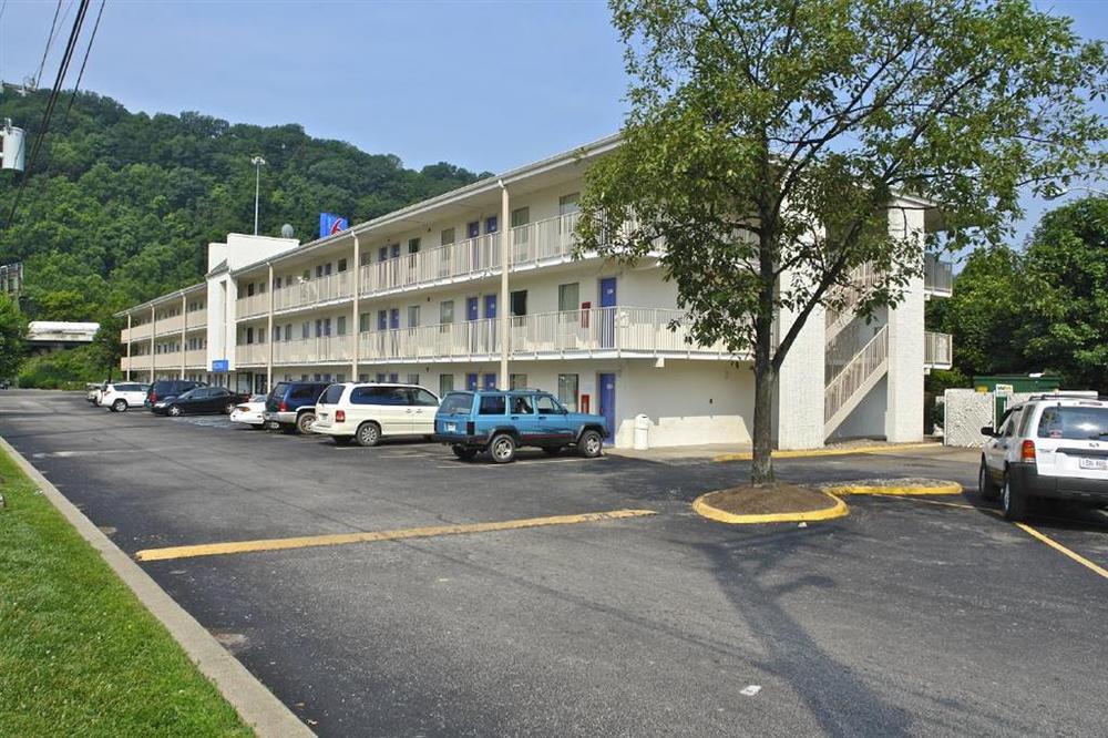 Days Inn By Wyndham Charleston Wv שירותים תמונה